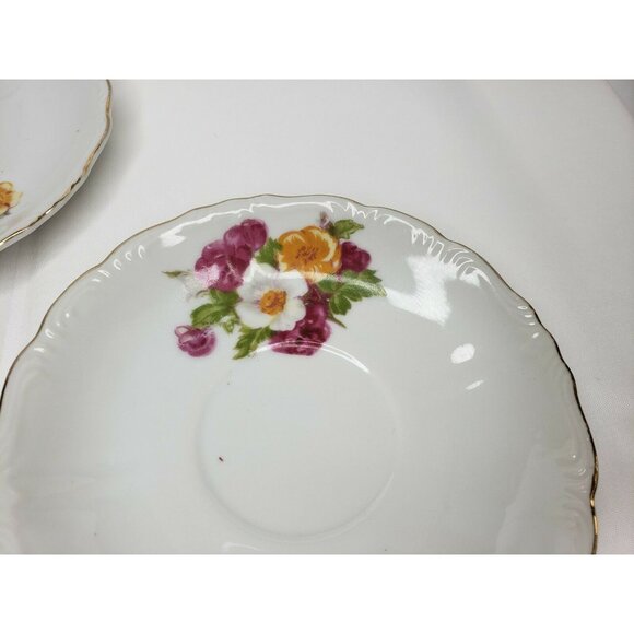 Set of 3 White Plates with Gold Trim and Floral Design - Elegant Tableware - Picture 6 of 7